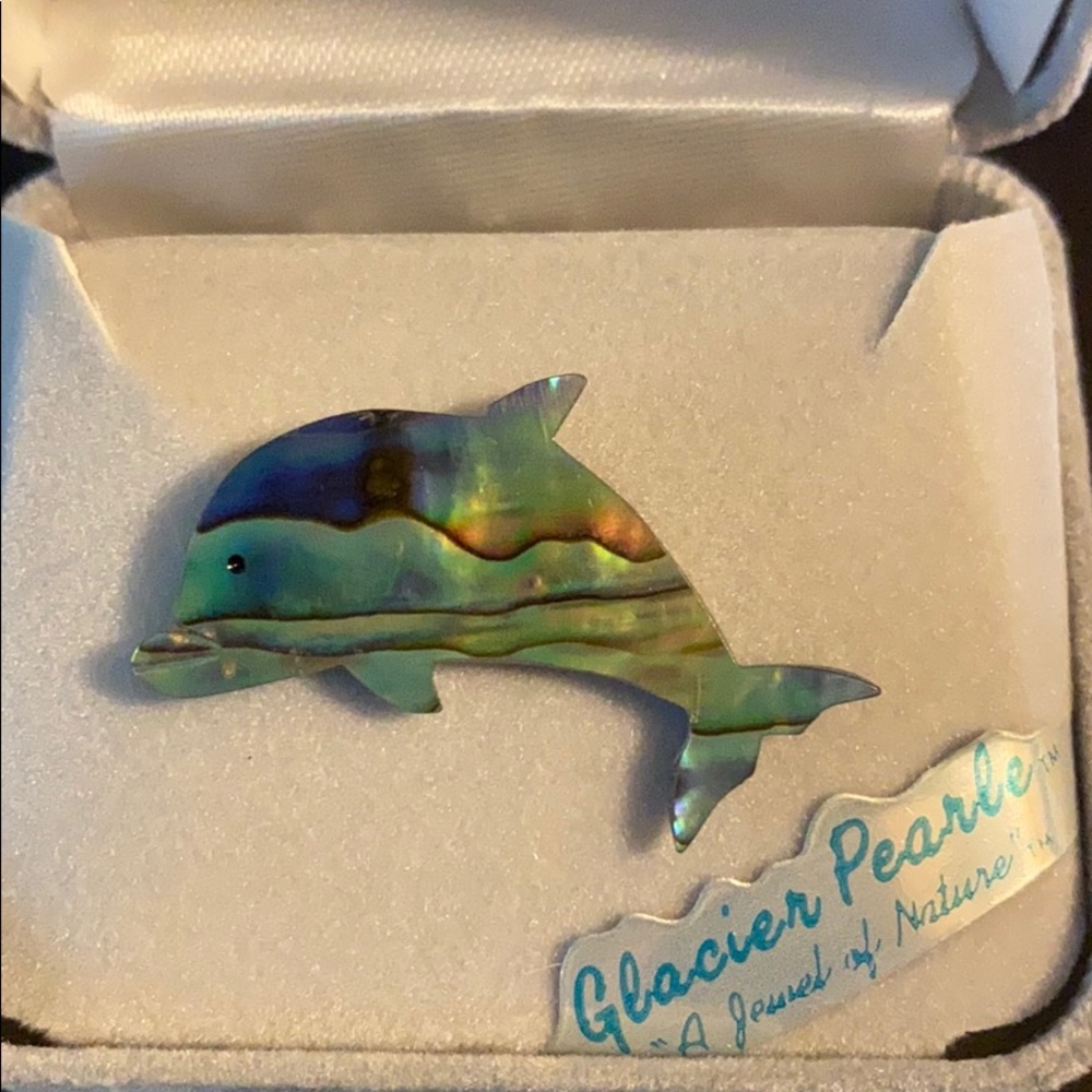 Dolphin glacier pearle pin